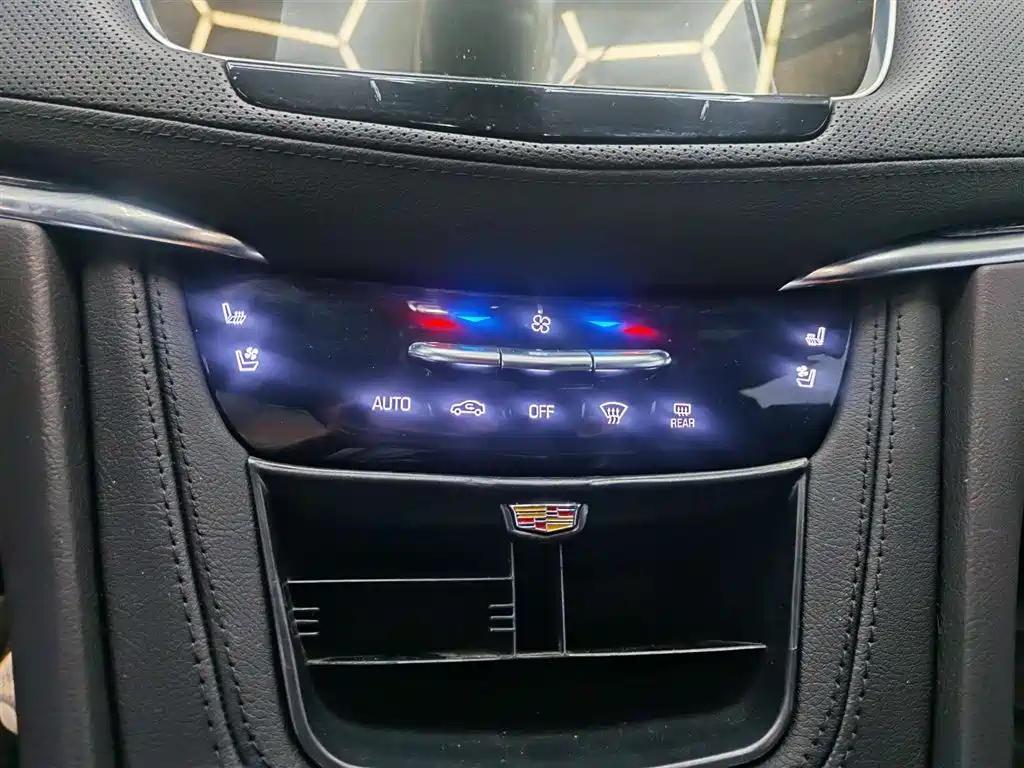 Cadillac XT5 2021 — фото 7
