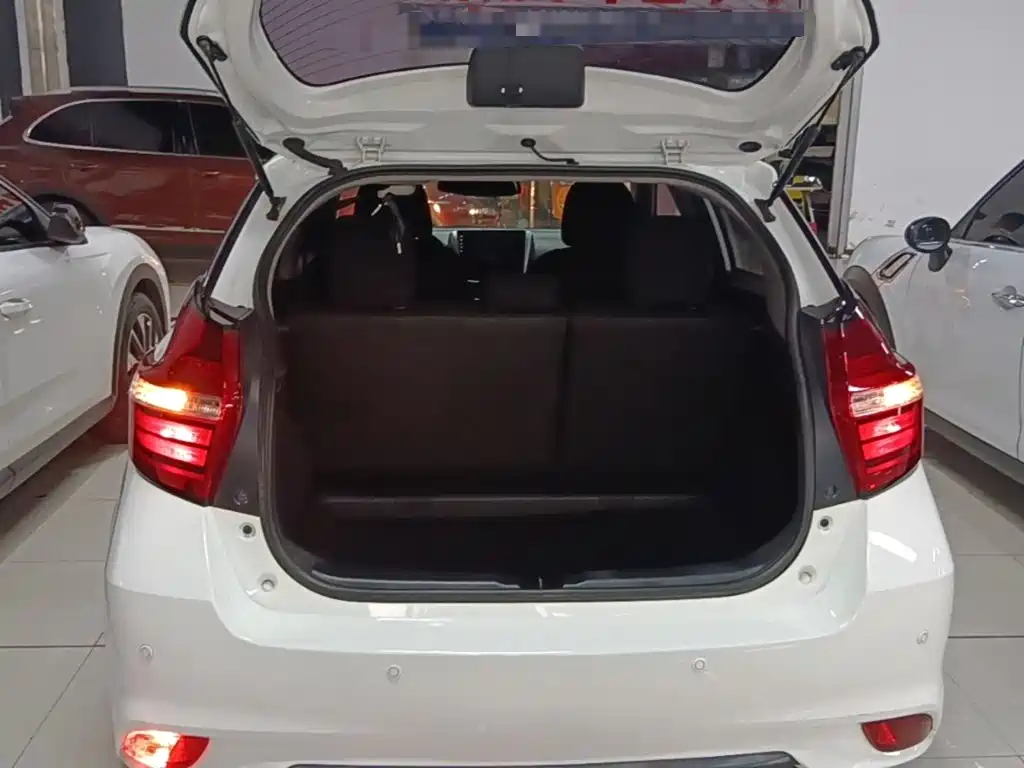 Toyota Yaris L 2018 — фото 19