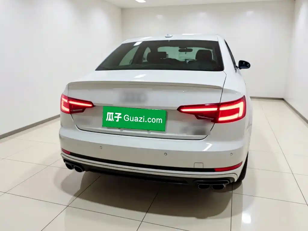 Audi A4L 2019