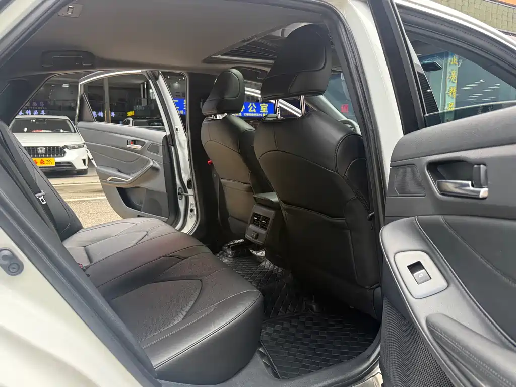 Toyota Avalon 2023 — фото 11