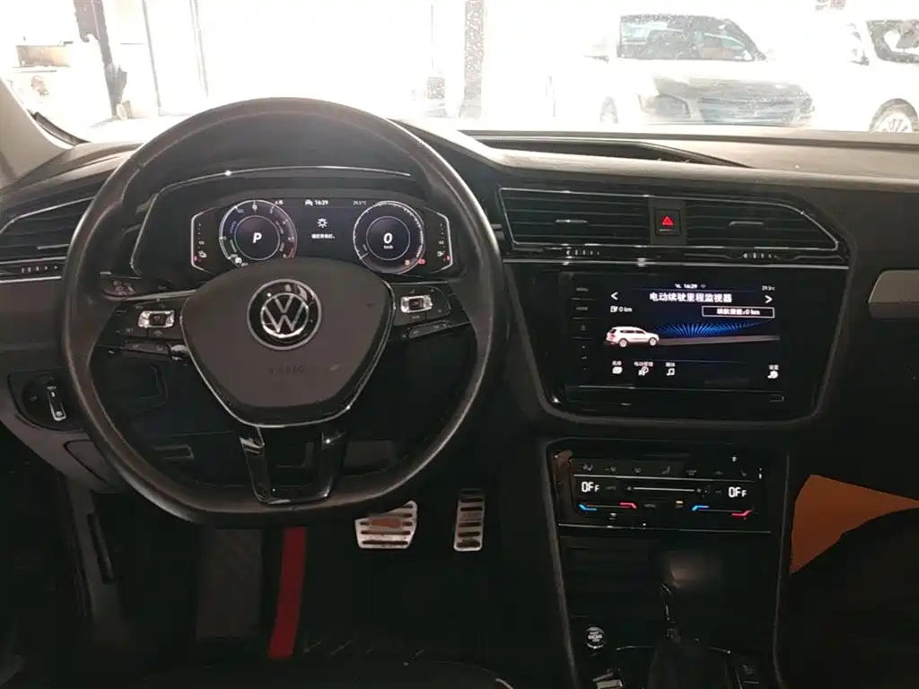 Volkswagen Tiguan L PHEV 2021 — фото 10