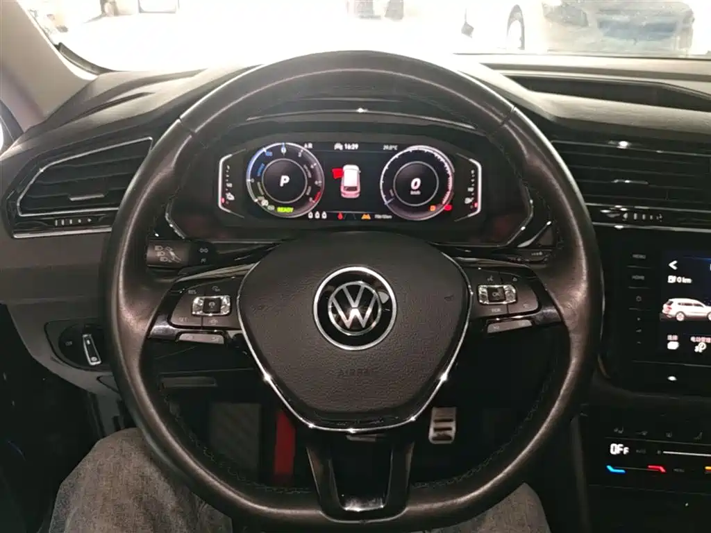 Volkswagen Tiguan L PHEV 2021 — фото 11