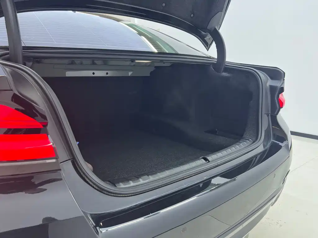 BMW 5 Series 2022 — фото 10