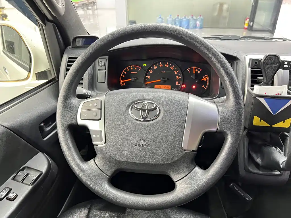 Toyota Hiace 2016 — фото 13