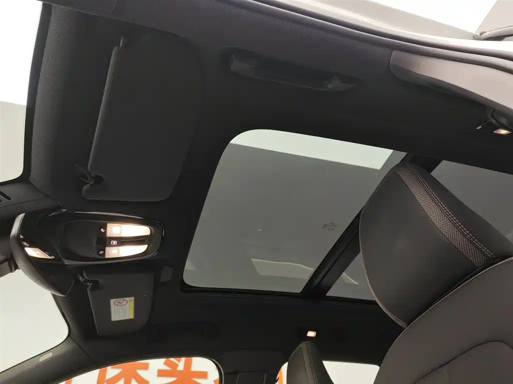Volvo XC40 2023 — фото 14