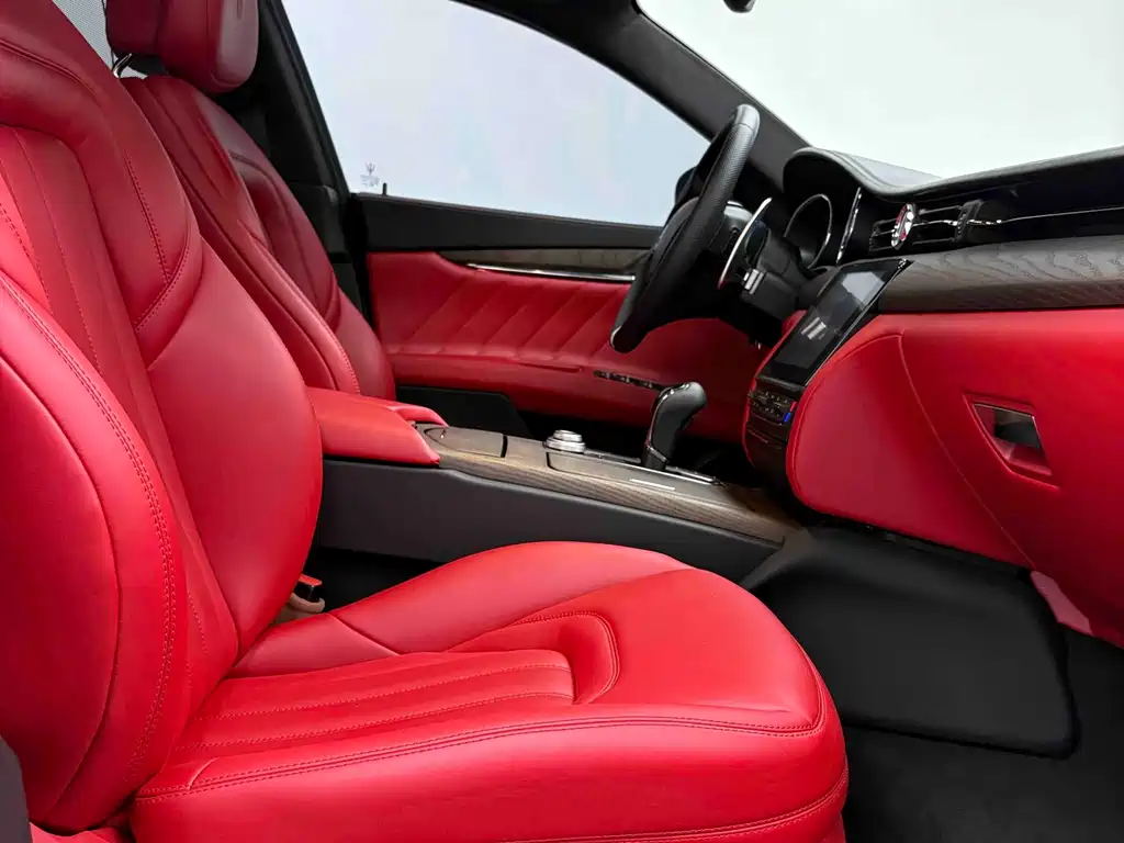 Maserati Quattroporte 2019 — фото 18
