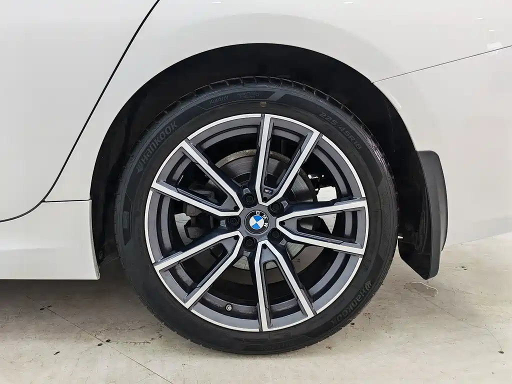 BMW 3 Series 2023 — фото 17