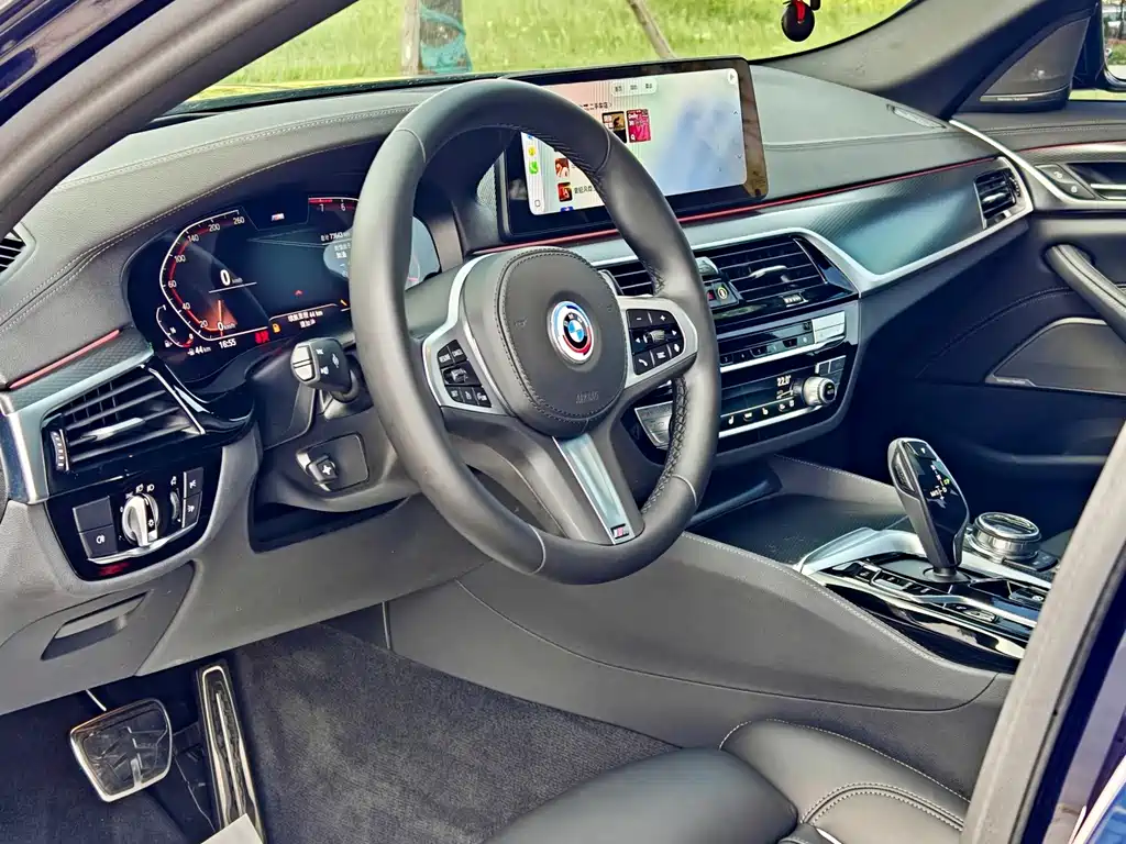 BMW 5 Series 2023 — фото 11