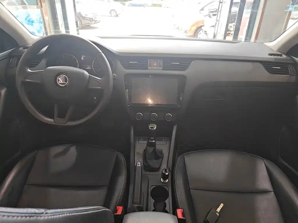Skoda Octavia 2018 — фото 10