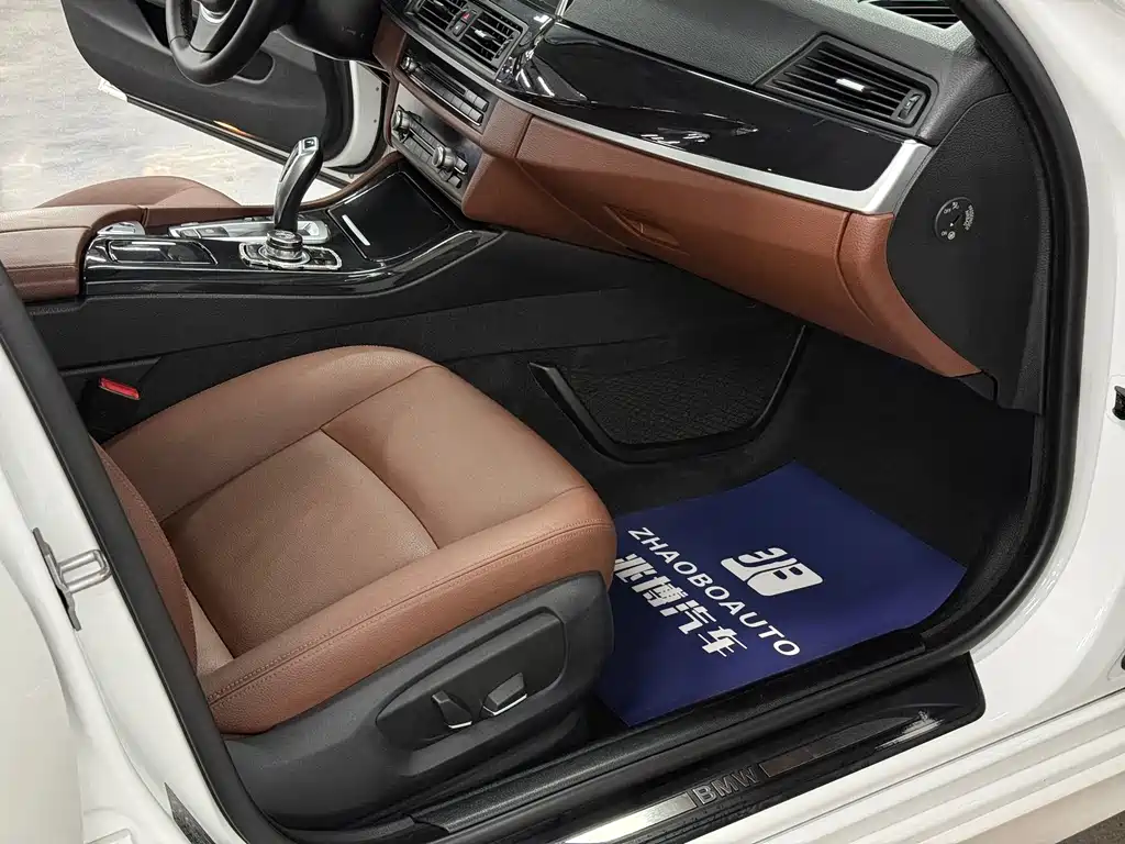 BMW 5 Series 2017 — фото 15