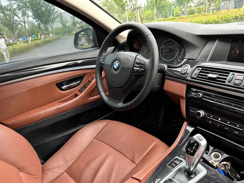 BMW 5 Series 2015 — фото 13
