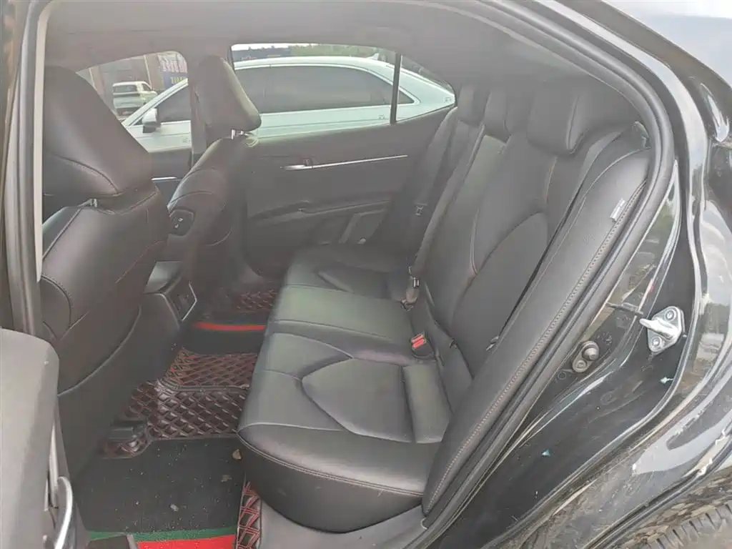 Toyota Camry 2023 — фото 16