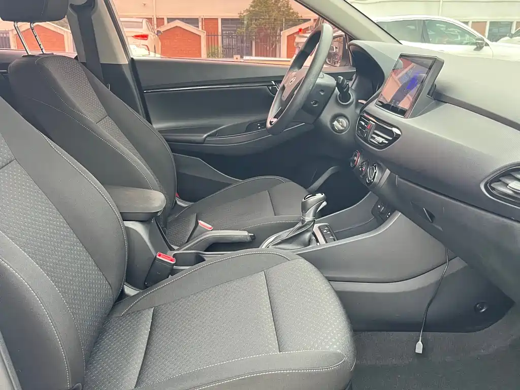Hyundai Elantra 2019 — фото 8