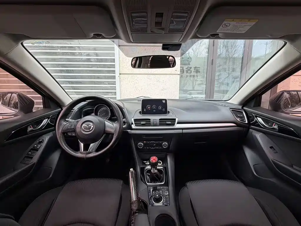 Mazda 3 Axela 2015