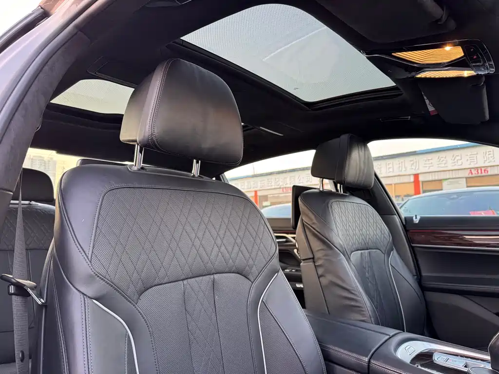 BMW 7 Series 2016 — фото 11