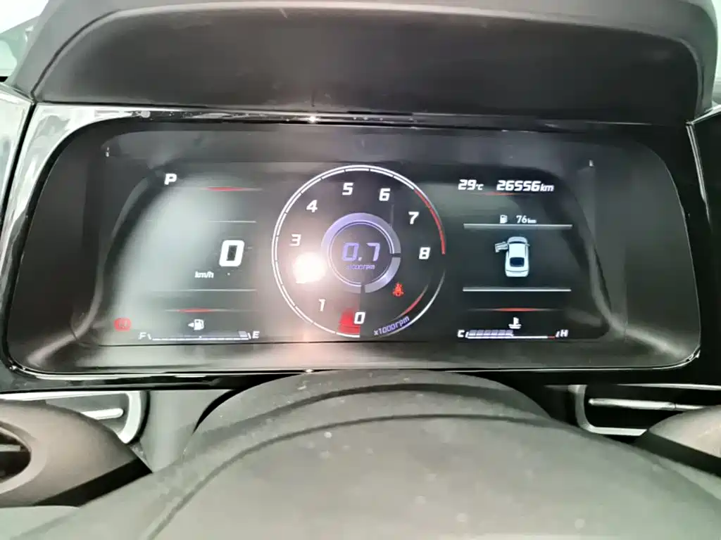 Hyundai Elantra 2023 — фото 12