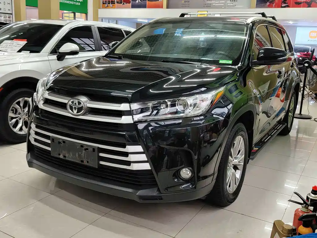 Toyota Highlander 2021 — фото 1