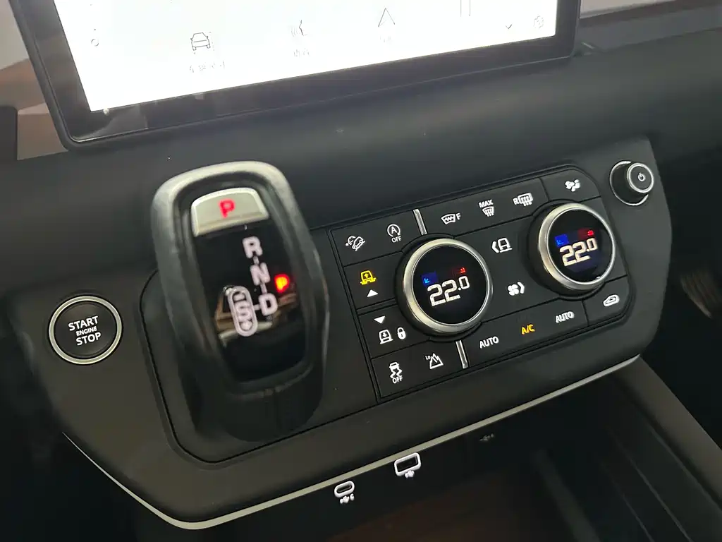 Land Rover Defender 2024 — фото 12
