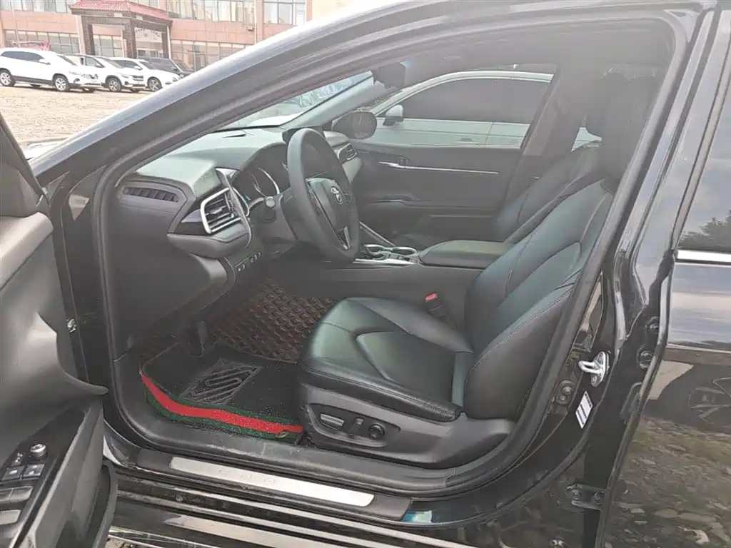 Toyota Camry 2023 — фото 14