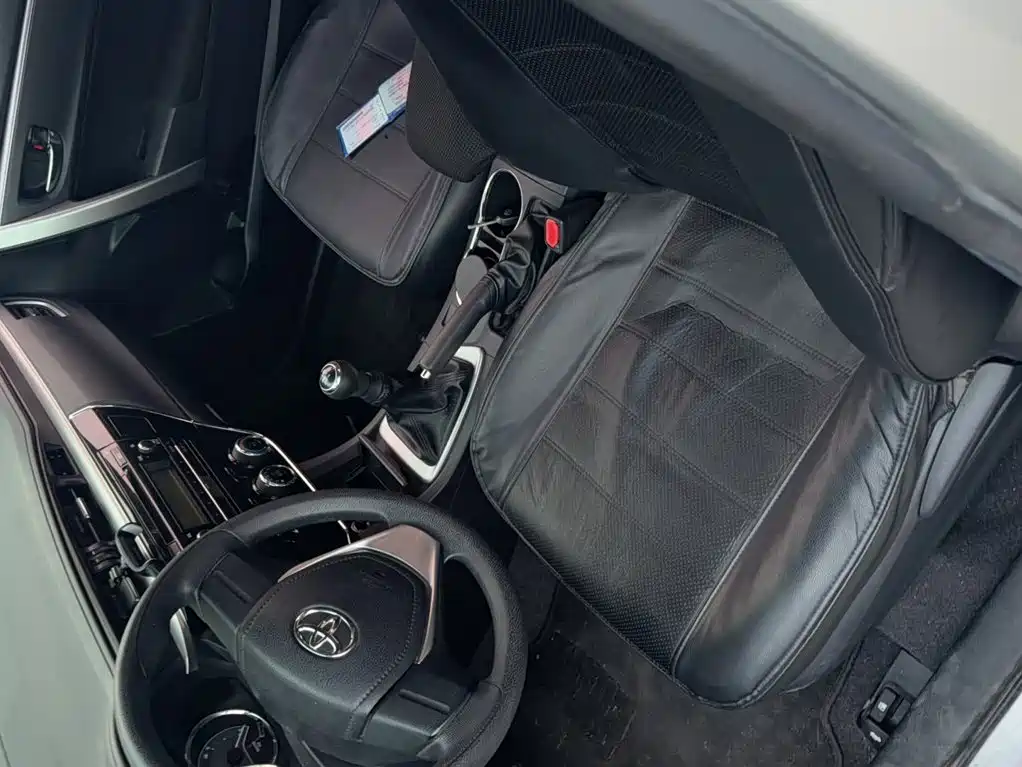 Toyota Corolla 2015 — фото 13