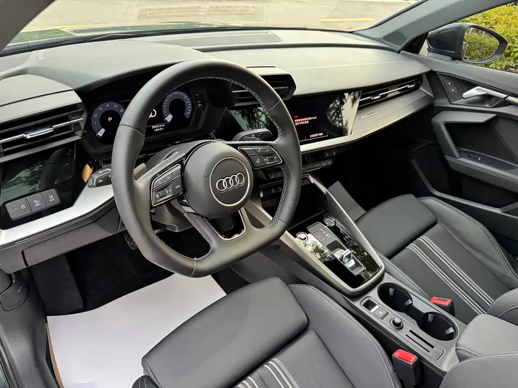 Audi A3 2023 — фото 10