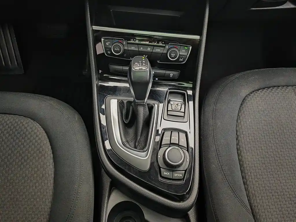 BMW 2 Series Active Tourer 2017 — фото 13