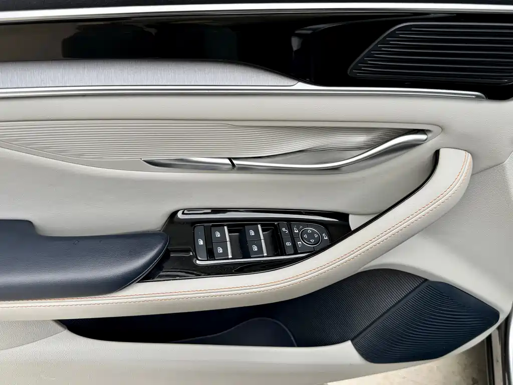 BYD Song PLUS New Energy 2023 — фото 13