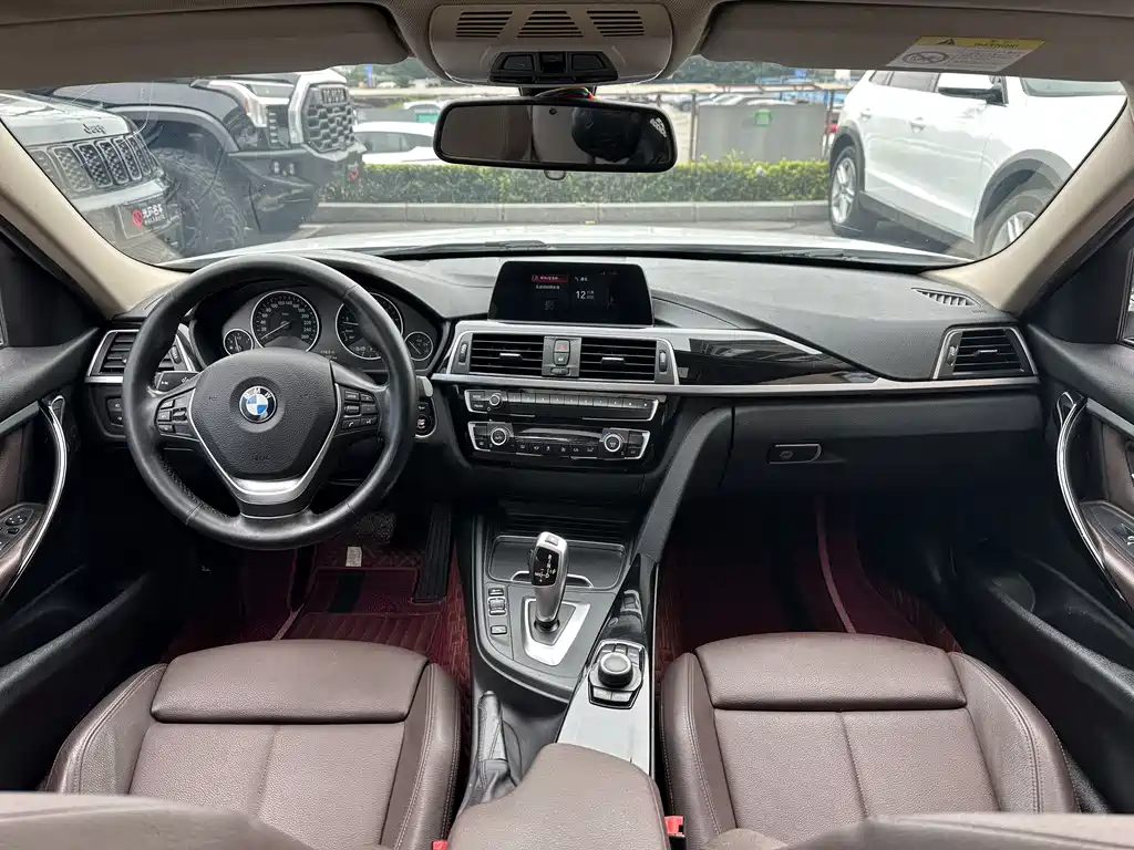 BMW 3 Series 2018 — фото 15
