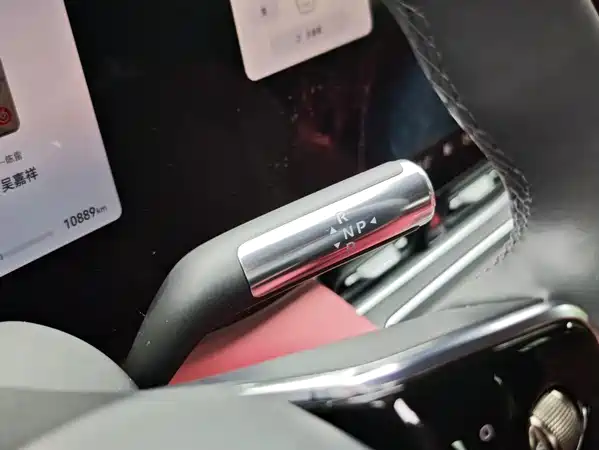 AITO M8 2025