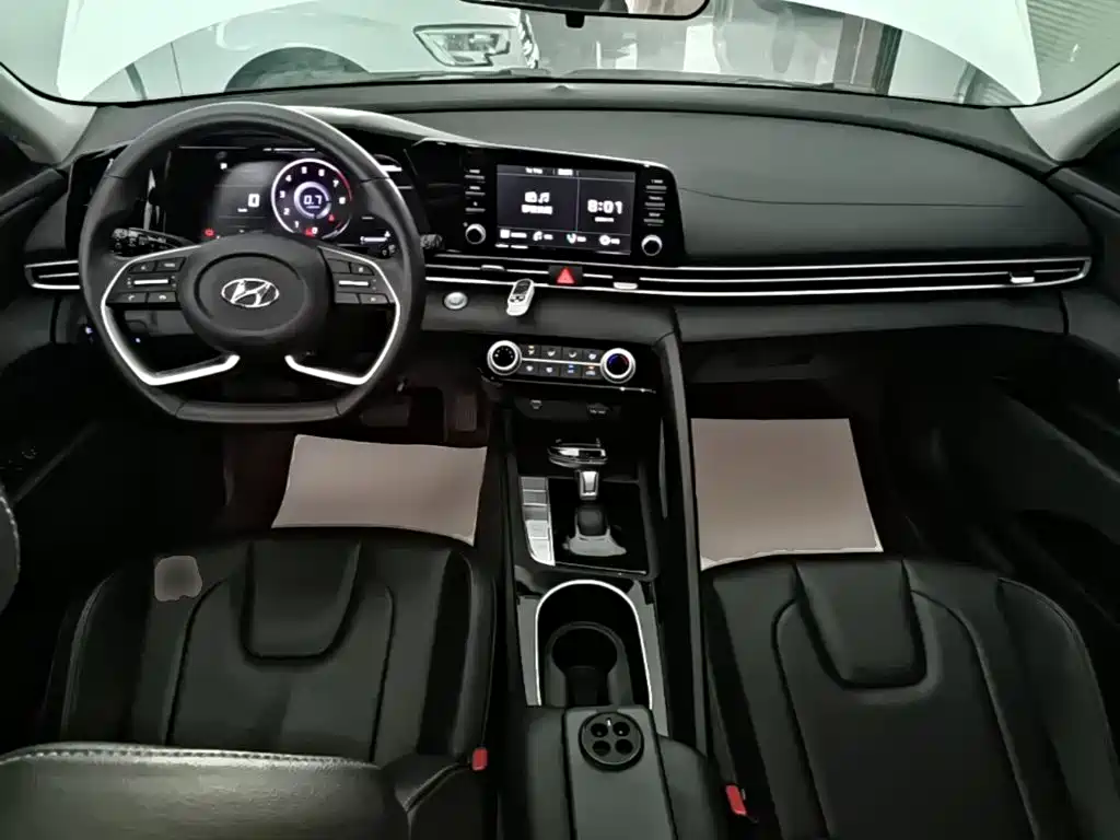 Hyundai Elantra 2023 — фото 10