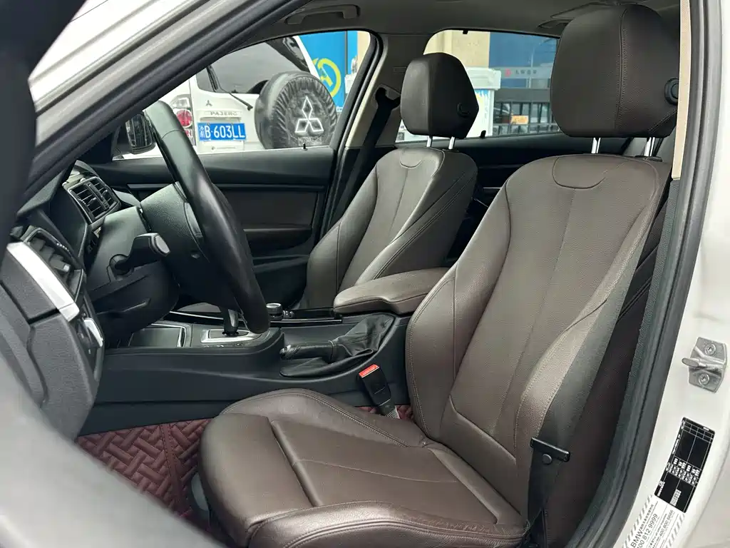 BMW 3 Series 2018 — фото 11