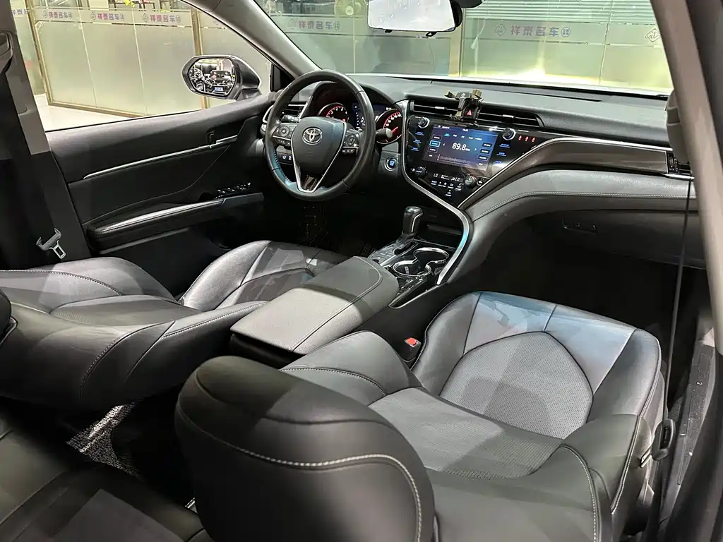 Toyota Camry 2021 — фото 13