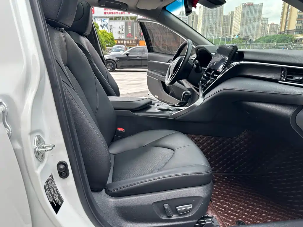 Toyota Camry 2022 — фото 12
