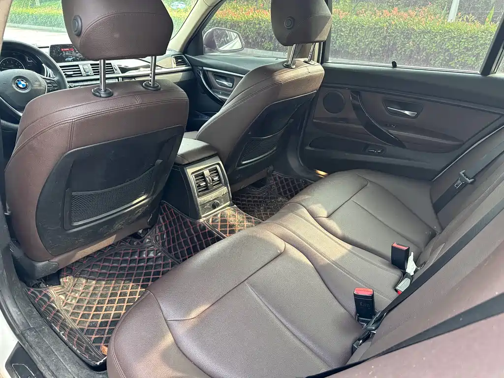 BMW 3 Series 2018 — фото 10