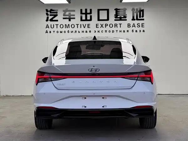 Hyundai Elantra 2022