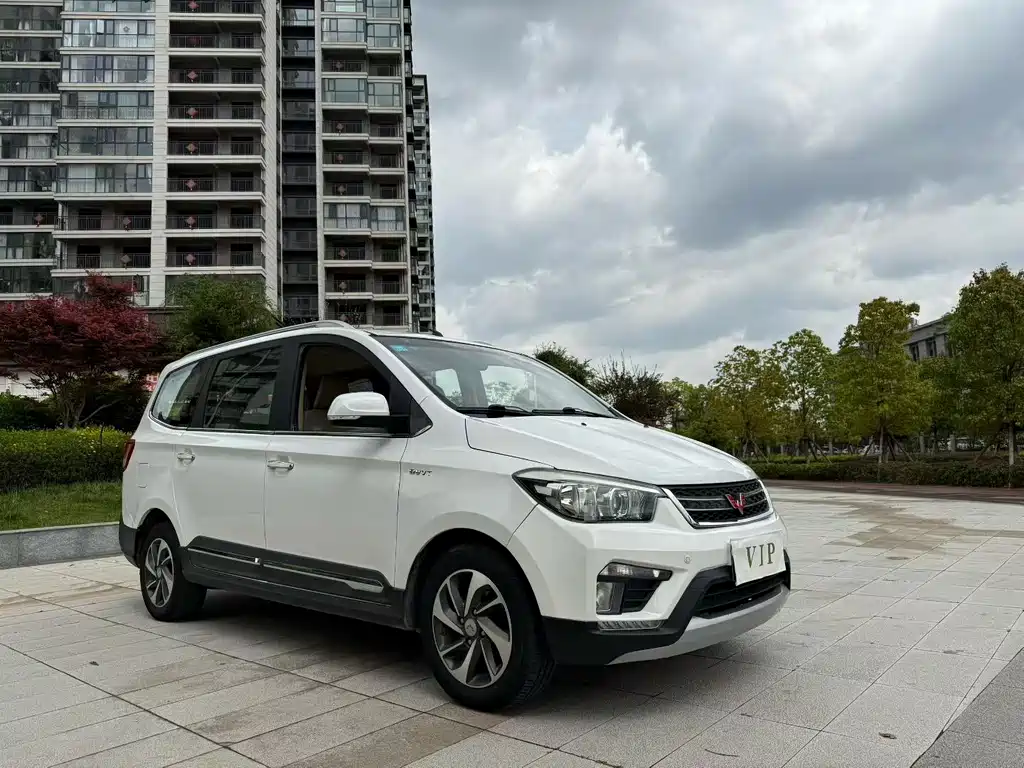 Wuling Hongguang 2017 — фото 1