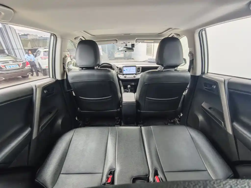 Toyota RAV4 2019 — фото 20