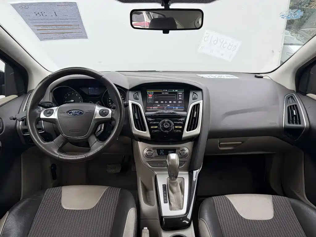 Ford Focus 2014 — фото 12