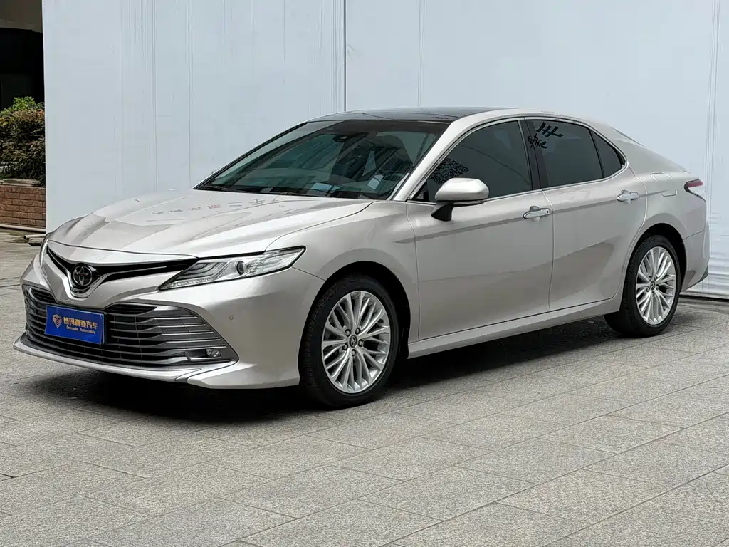 Toyota Camry 2021 — фото 1