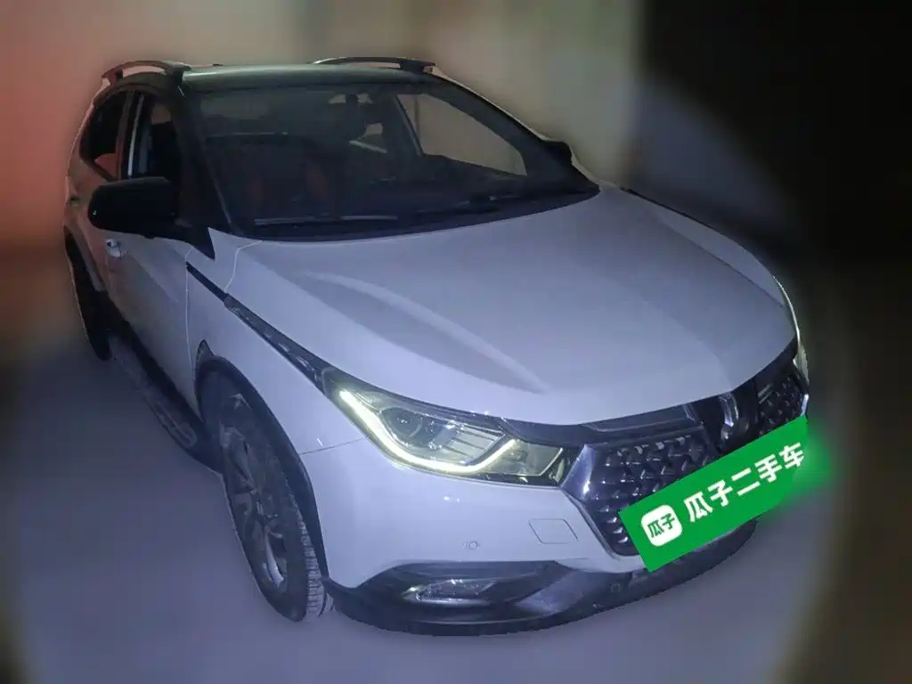 Luxgen U5 SUV 2018 — фото 24