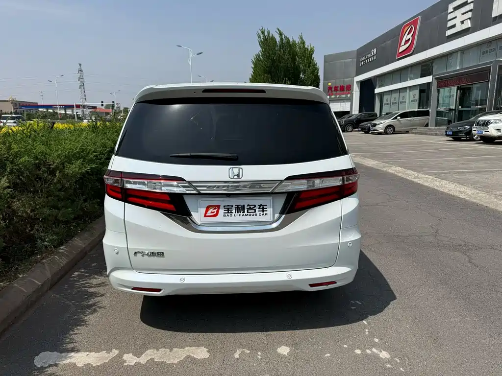 Honda Odyssey 2015 — фото 7