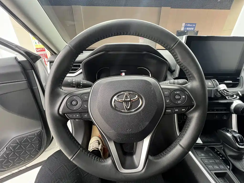 Toyota RAV4 2021 — фото 13
