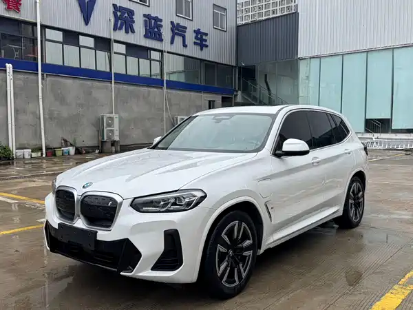 BMW iX3 2024