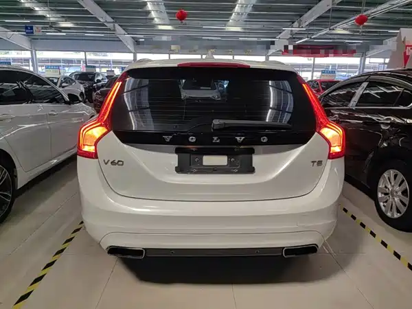 Volvo V60 2015