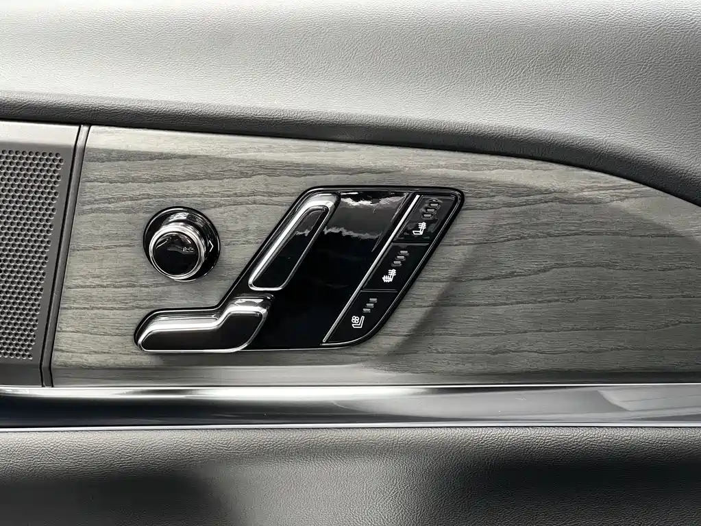 Cadillac XT5 2025 — фото 10