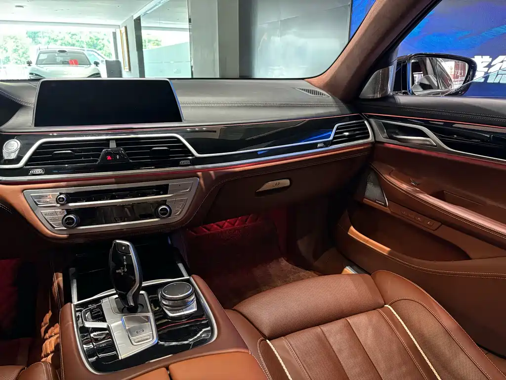BMW 7 Series 2019 — фото 15