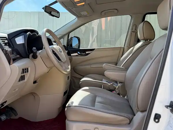 Nissan Quest 2014