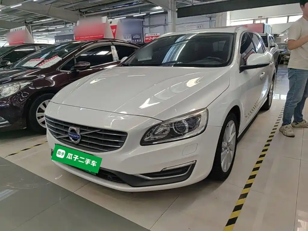 Volvo V60 2015 — фото 1