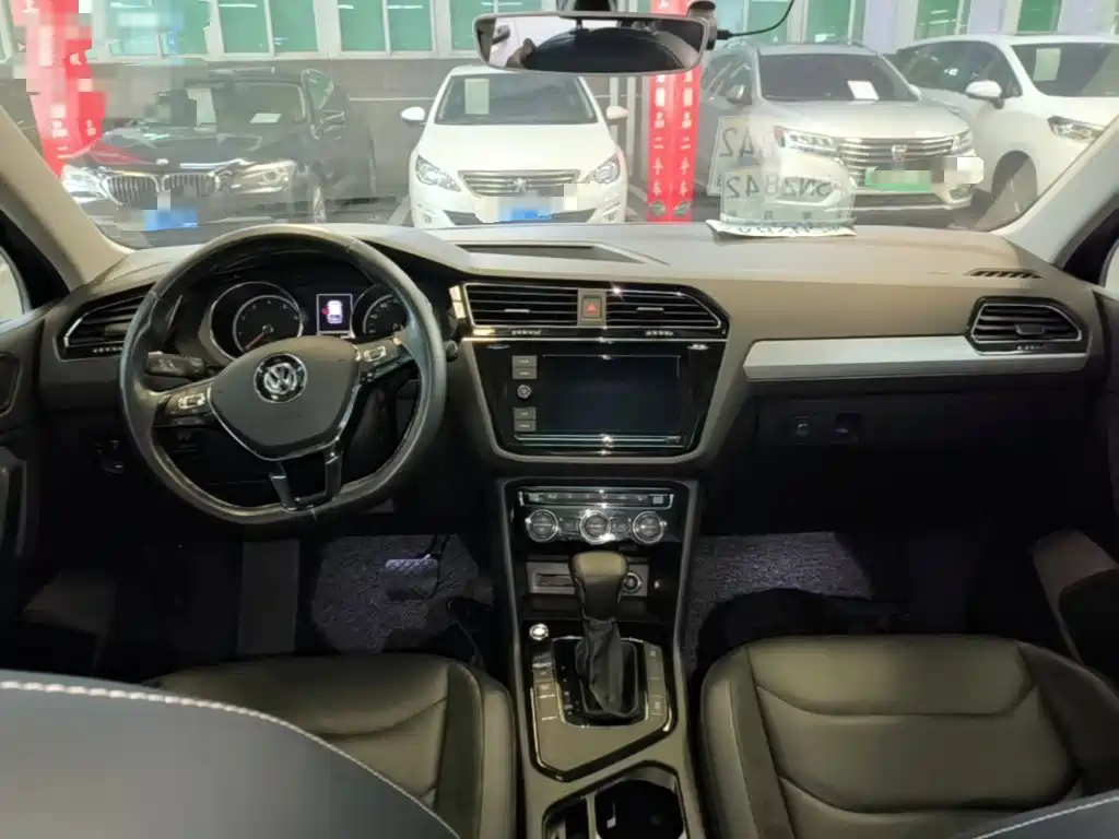 Volkswagen Tiguan L 2018 — фото 10