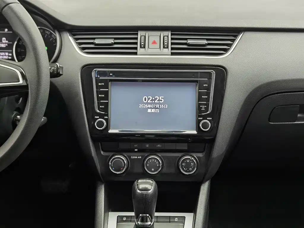 Skoda Octavia 2016 — фото 12
